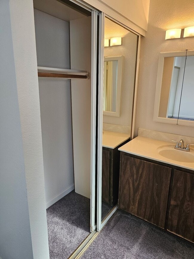 Building Photo - NICE UPDATED HOME IN SACRAMENTO!! $500 OFF MOVE-IN SPECIAL!