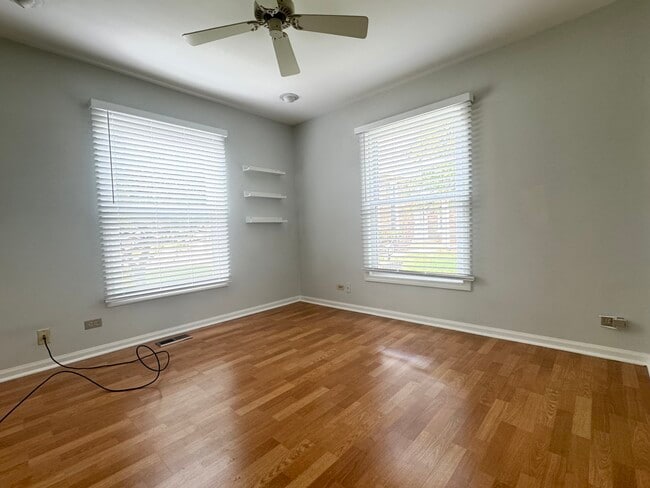 Building Photo - 2515 Live Oak Ln