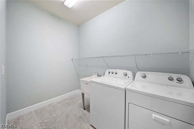 Building Photo - 3685 E Hampton Cir