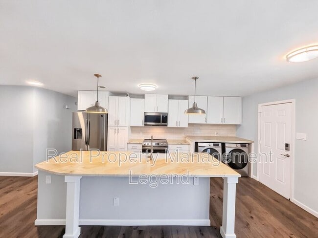 Building Photo - 109 N Heights Dr