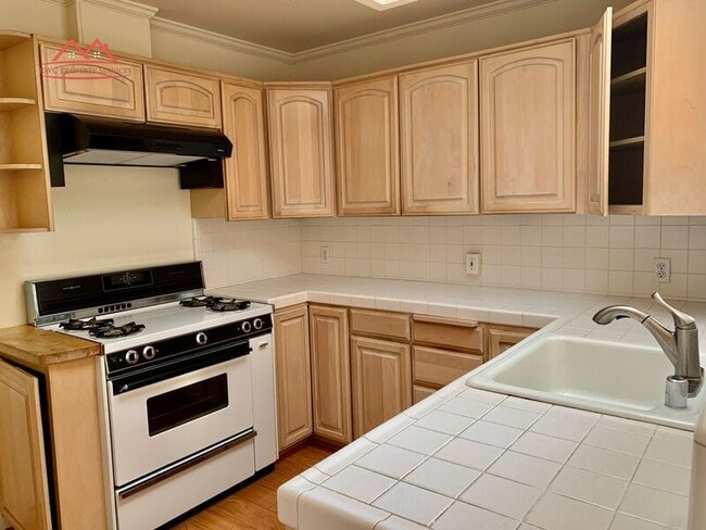 Building Photo - 1385 Ranchita Dr