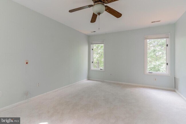 Building Photo - 4018 Lake Glen Rd