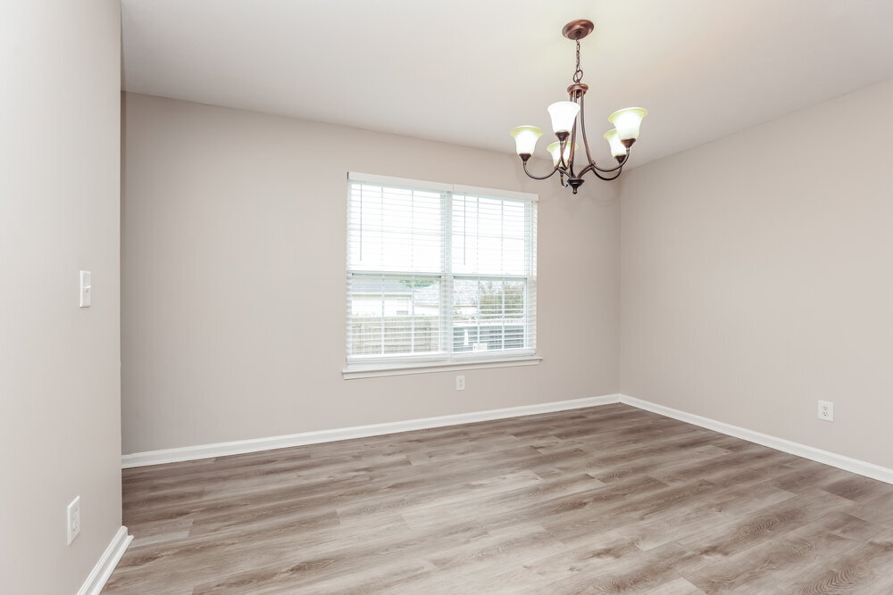 Building Photo - 329 Sarna Dr