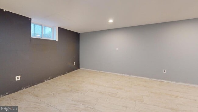 Building Photo - 669 N Henderson Rd