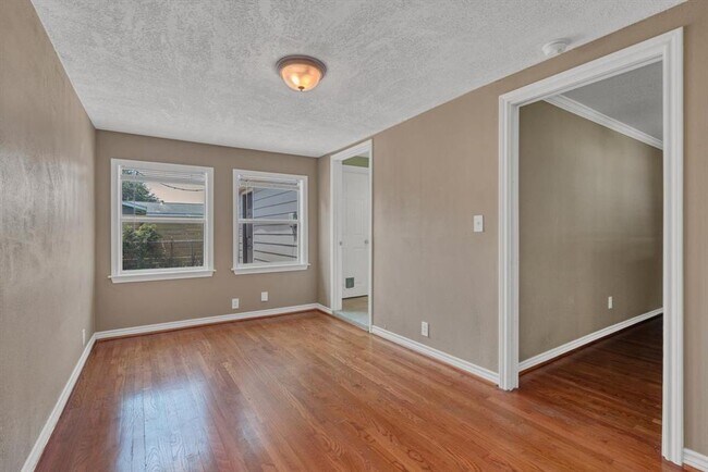 Building Photo - 119 Barracuda Ave