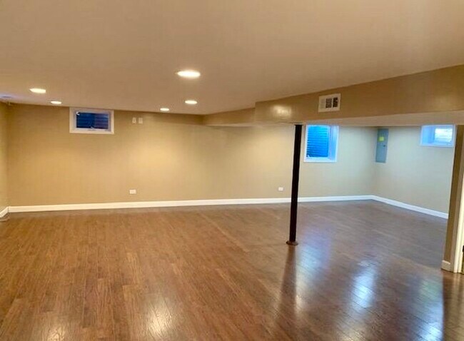 Building Photo - 11 Woodridge Dr