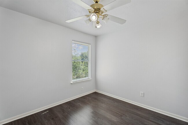 Building Photo - 18911 Brownstone Mills Dr