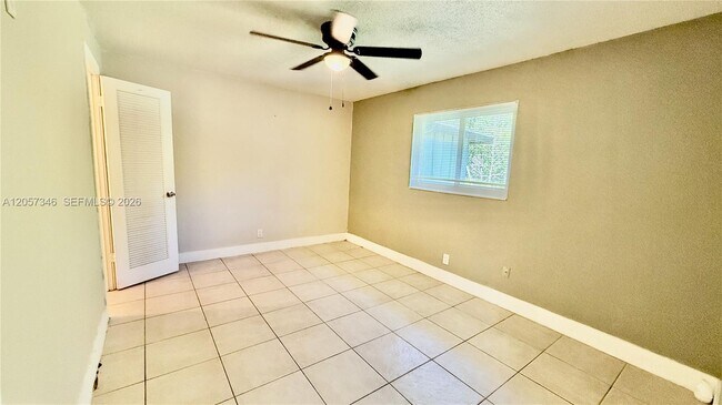 Building Photo - 320 Holloway Dr