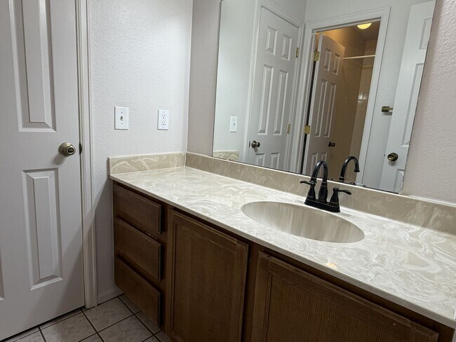 Building Photo - 3565 Windmill Dr
