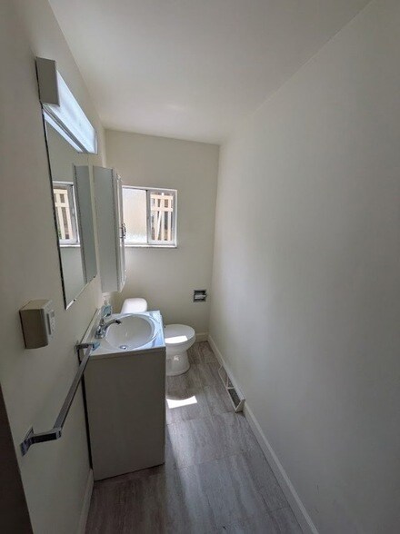 Building Photo - 725 Chartiers St