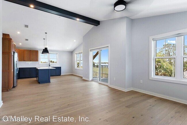 Building Photo - 2 br, 2 bath House - 4607 Ocean St #201