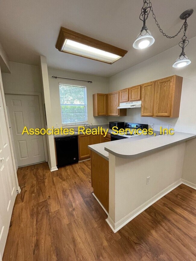 Building Photo - JUST REDUCED! Close to Campus!! 2Br/2.5Ba-...