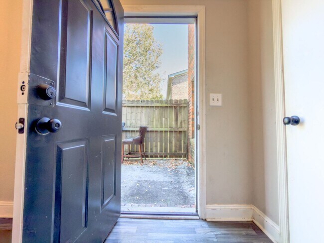 Building Photo - Stylish 2BR Townhome in West Ashley – Modern Living in a Prime Location!