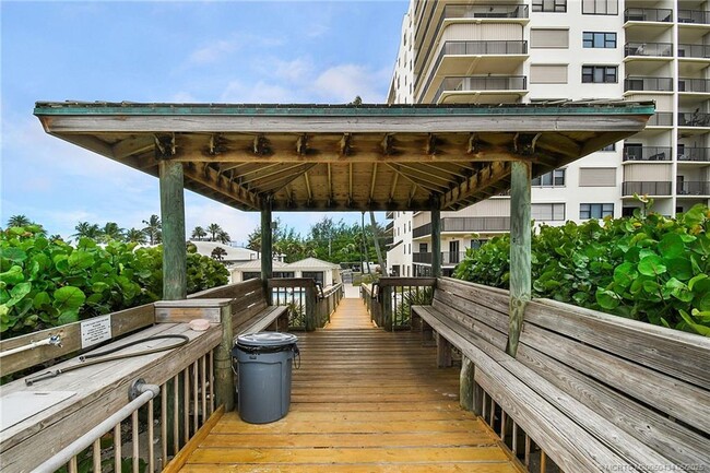 Building Photo - 10044 S Ocean Dr