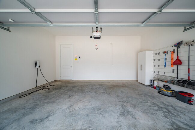 Building Photo - 316 Cyclamen St