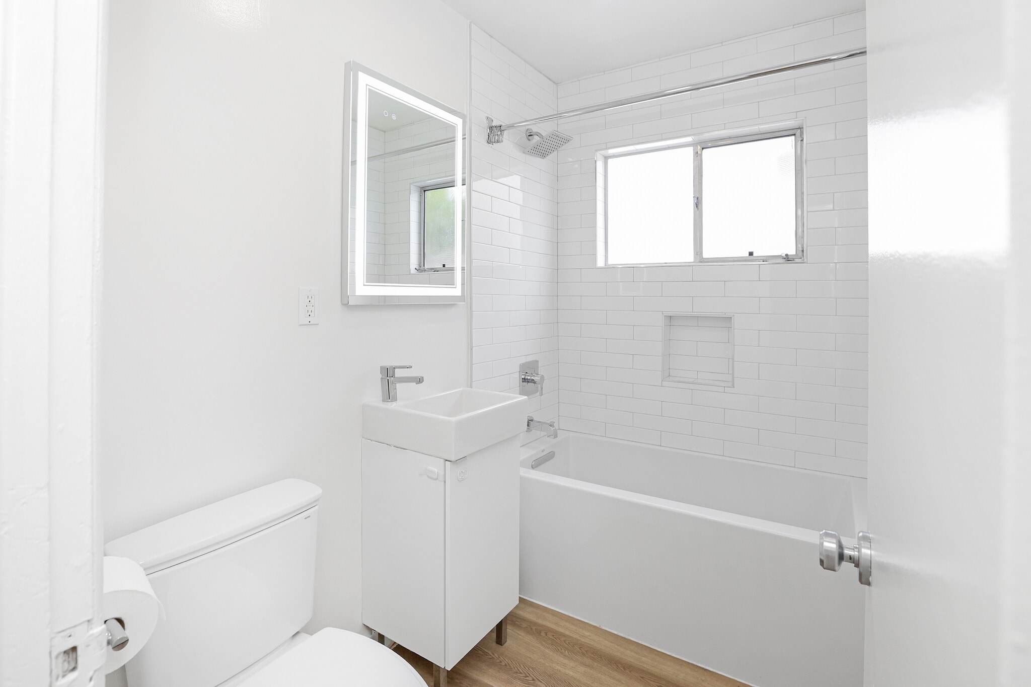bathroom 1 - 951 N Curson Ave