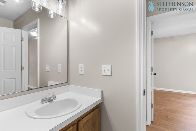 Building Photo - Chapin home