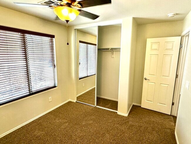 Building Photo - 5 Bedroom Martin Valley