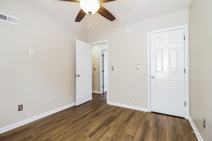 Building Photo - 8 Lantern Ln