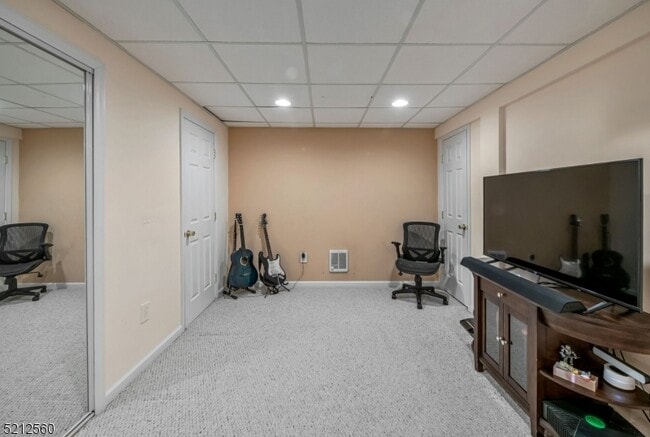 Building Photo - 706 Skyline Dr