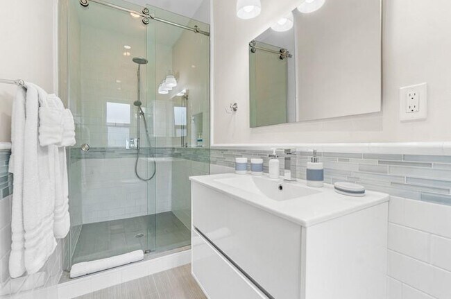 Building Photo - 3310 NE 18th St