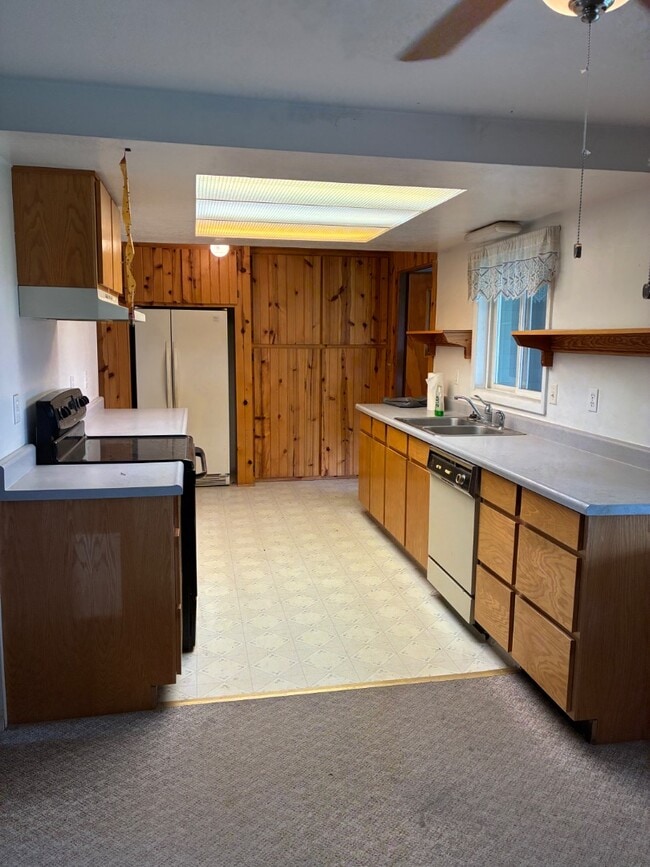 Building Photo - 235 W 150 S