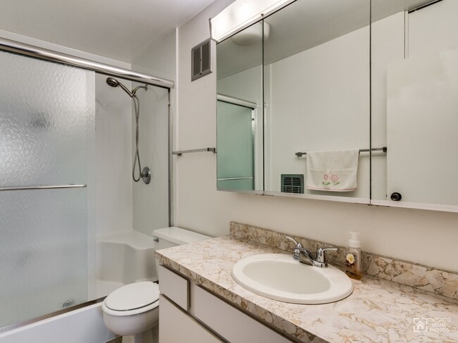 Building Photo - 1515 E Central Rd