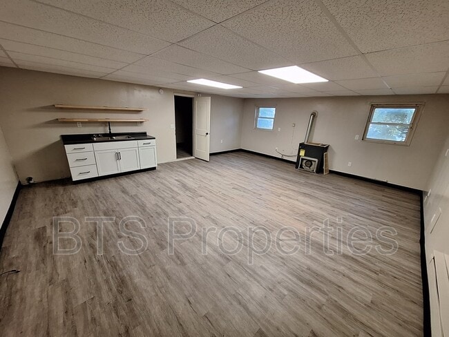 Building Photo - 1221 E Moneta Ave