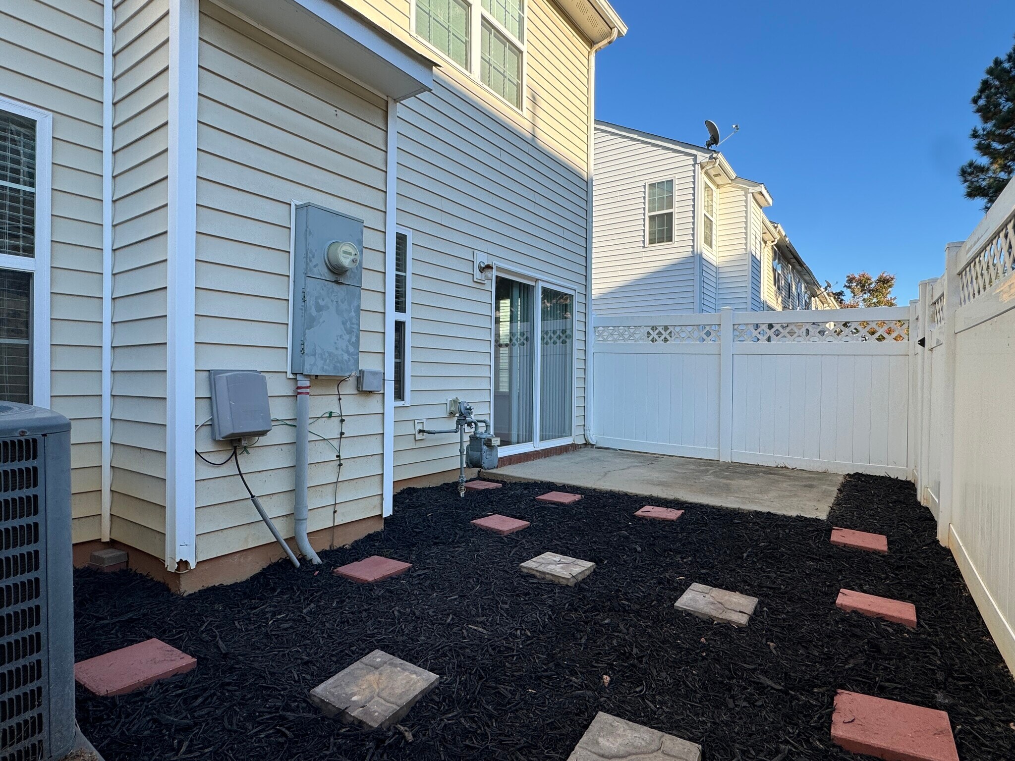 Building Photo - 10560 Bunclody Dr