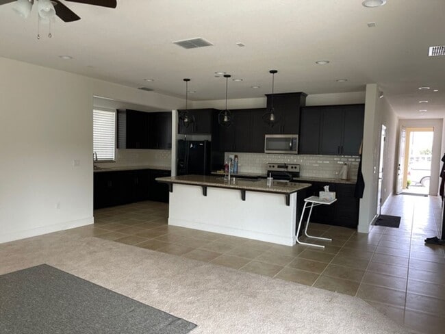Building Photo - Beautiful home in River Island