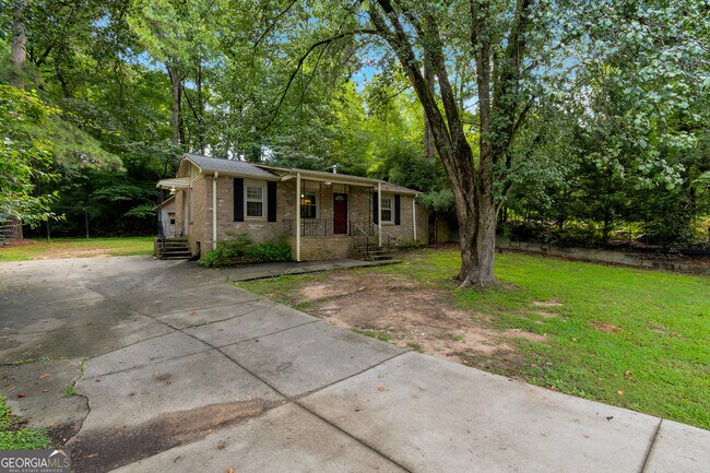 Building Photo - 240 Lake Dr