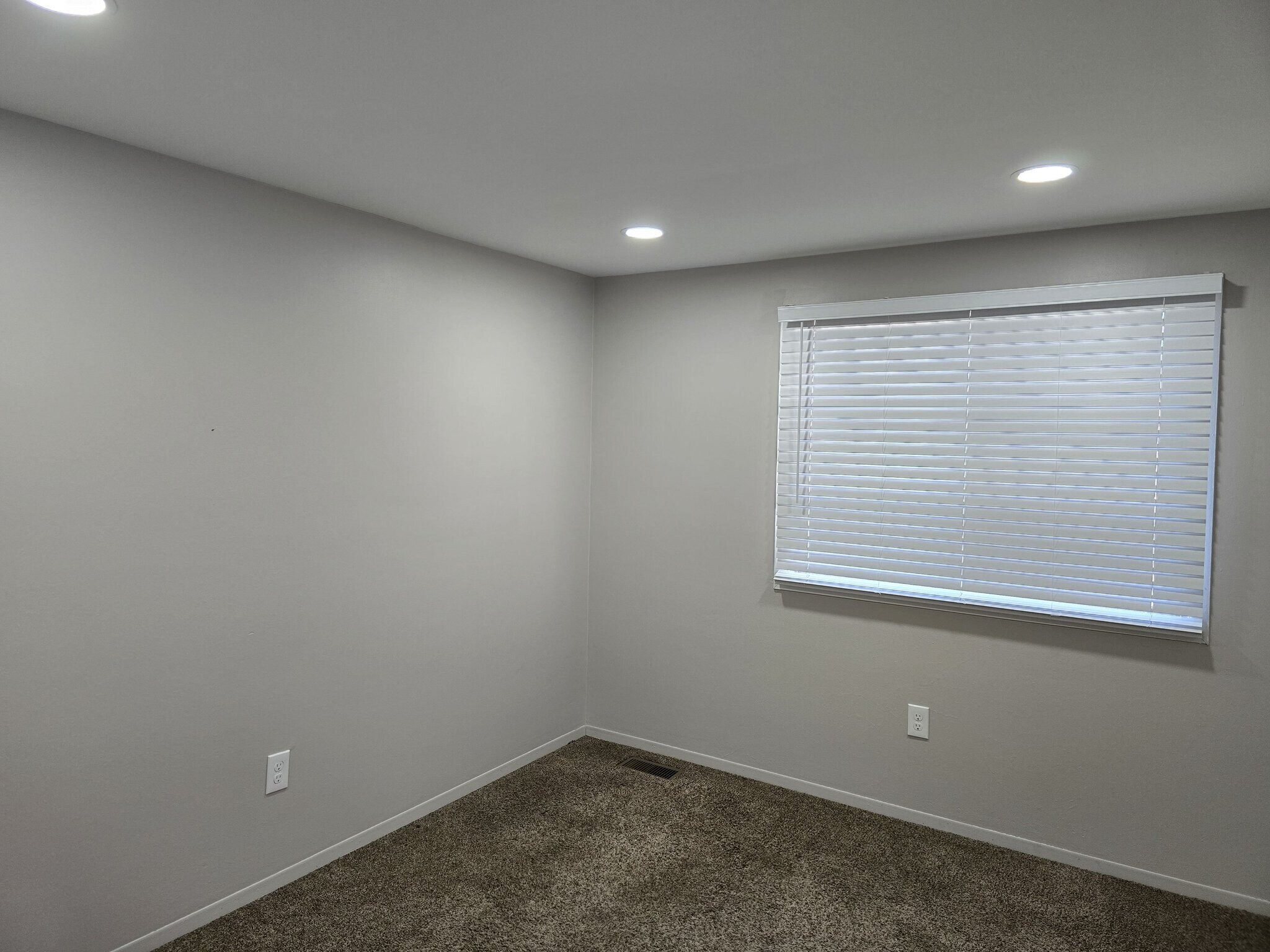 Building Photo - 38177 Jamestown Dr