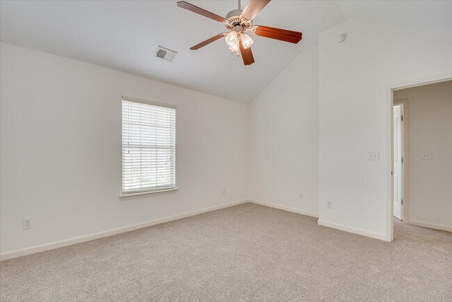 Building Photo - 476 Lory Ln