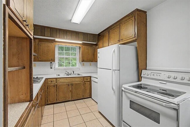 Building Photo - 2985 Fredrick Dr