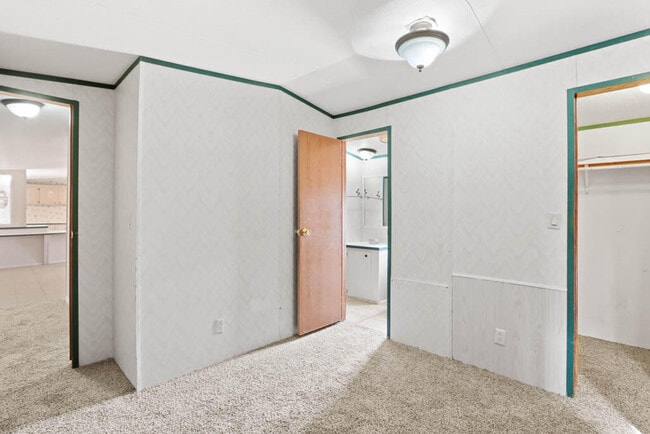 Building Photo - 505 Ricky Zelt Dr