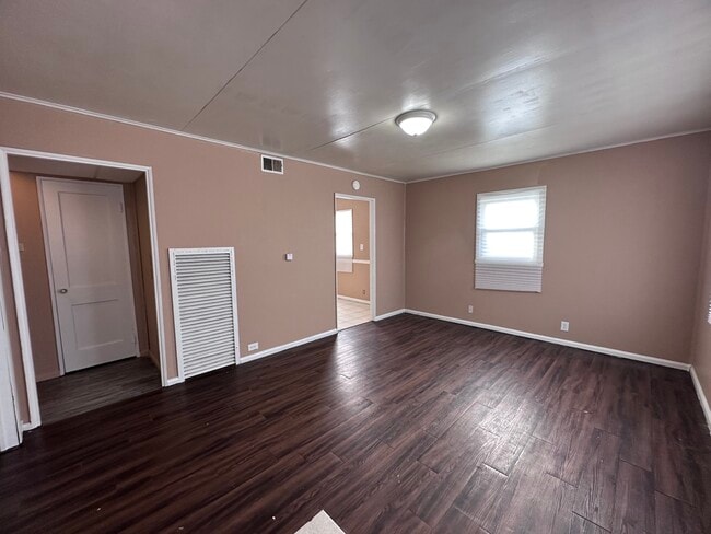 Building Photo - 225 Grace-