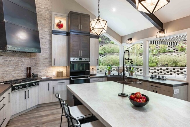 Building Photo - Stunning 4-Bedroom, 4-Bathroom Luxury Home...