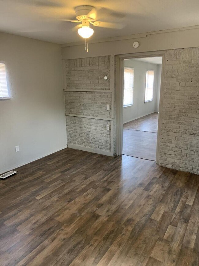 Building Photo - 405 E Rickenbacker Dr