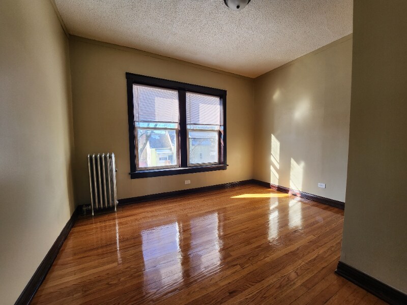 Building Photo - 953 N Pine Ave