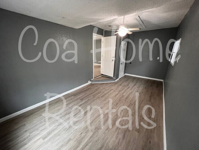 Building Photo - North East Side Home