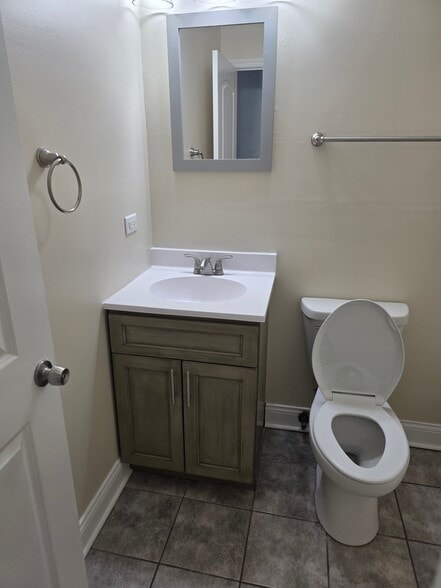 Building Photo - 1231 S Avers Ave