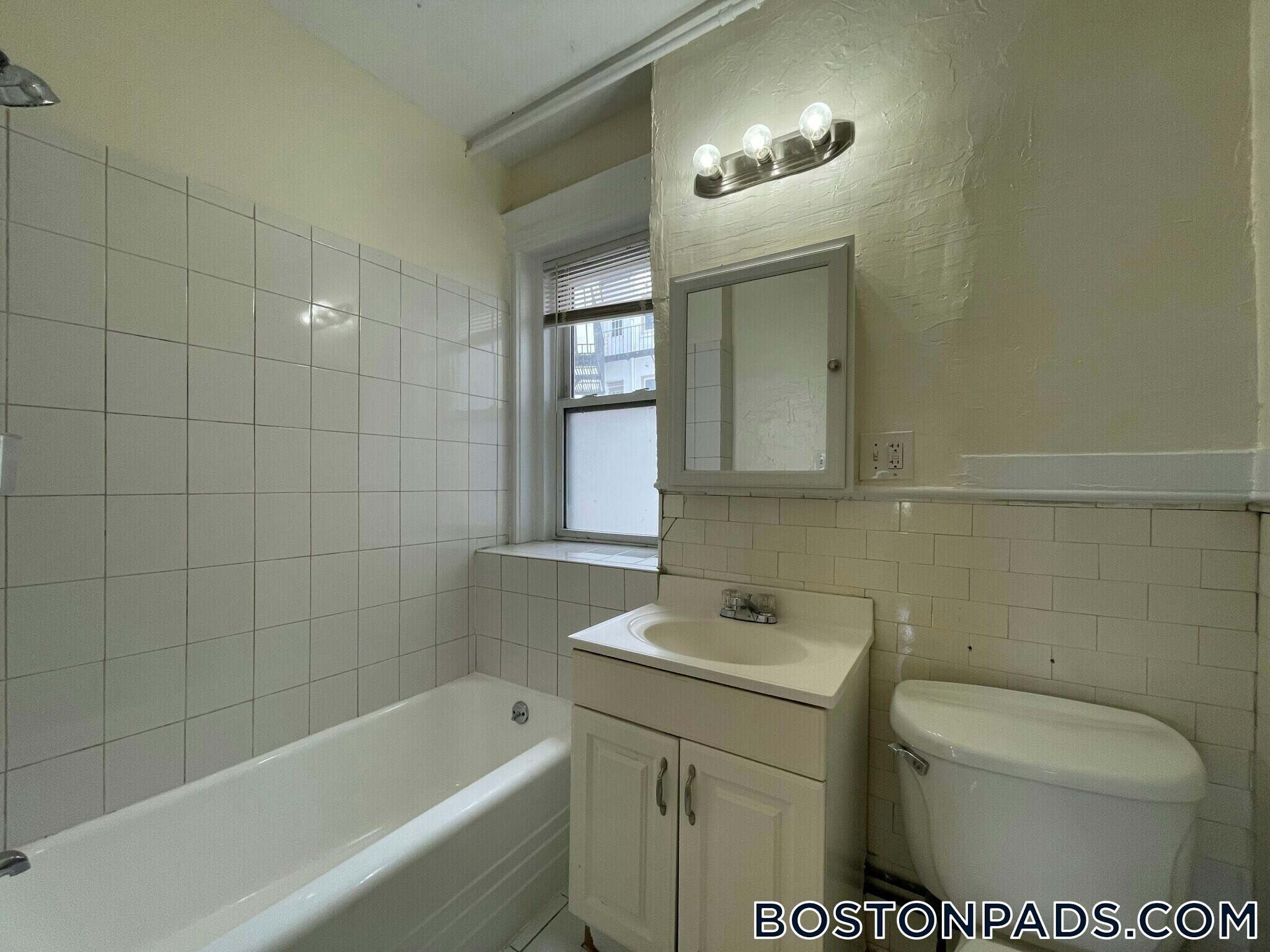 Building Photo - 1111 Beacon St