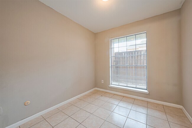 Building Photo - 9090 S Braeswood Blvd