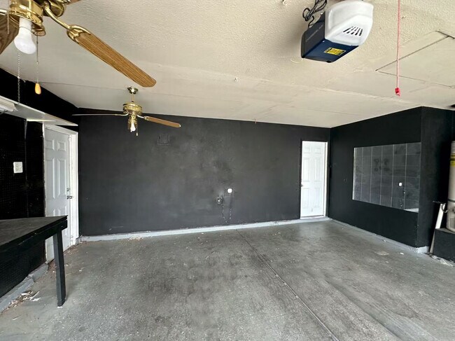 Building Photo - 6672 Peachtree Ln