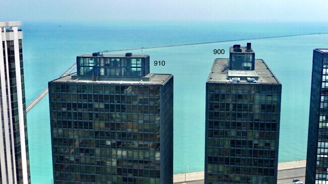 Building Photo - 910 N Lake Shore Dr