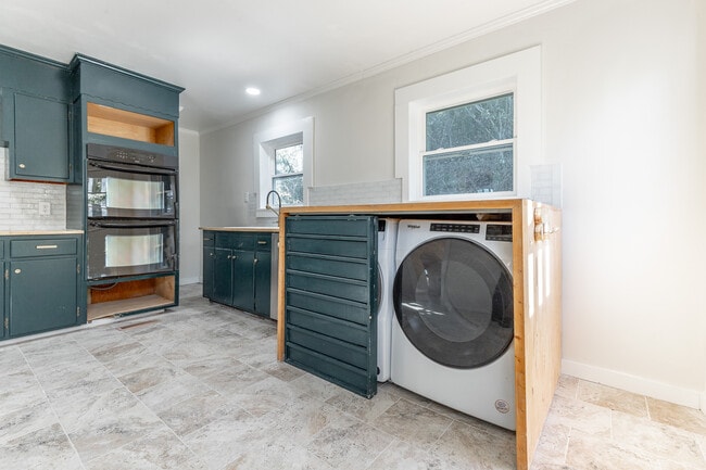 Building Photo - 516 Moonhollow Ln