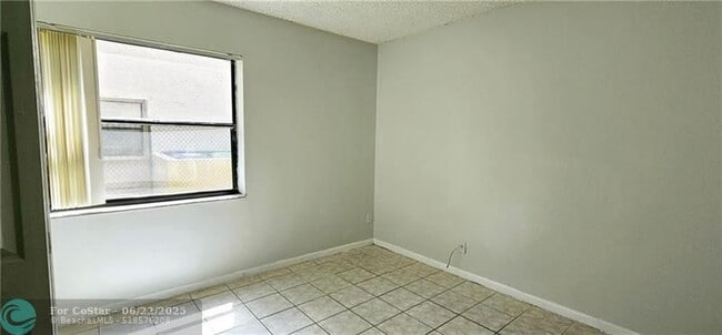 Building Photo - 4161 NW 114th Terrace
