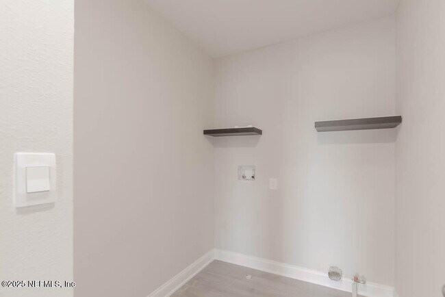 Building Photo - 258 Thistleton Wy