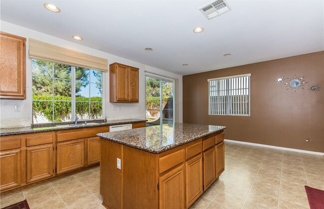 Building Photo - Beautiful, 4BD/3BA Rancho Belago Home