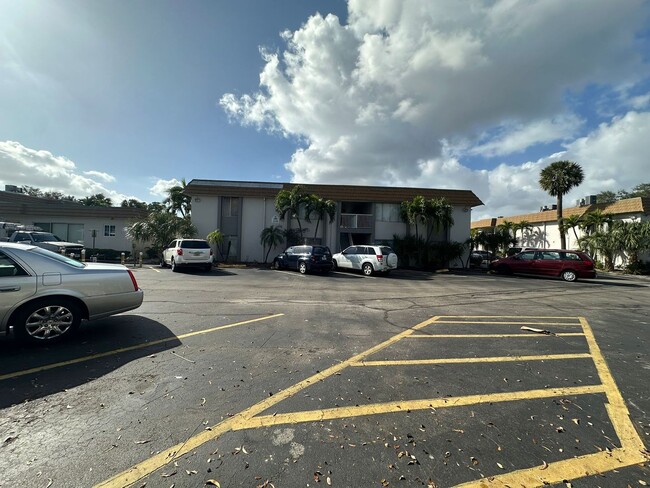 Building Photo - 1830 Maravilla Ave